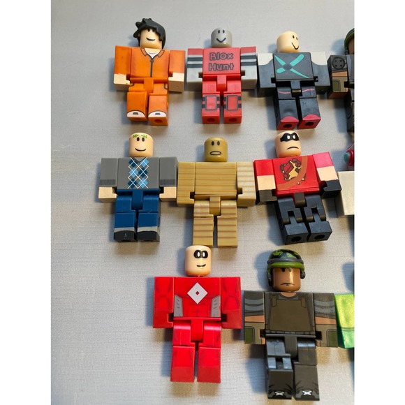 Roblox 13 Toy action Figures - Picture 2 of 3